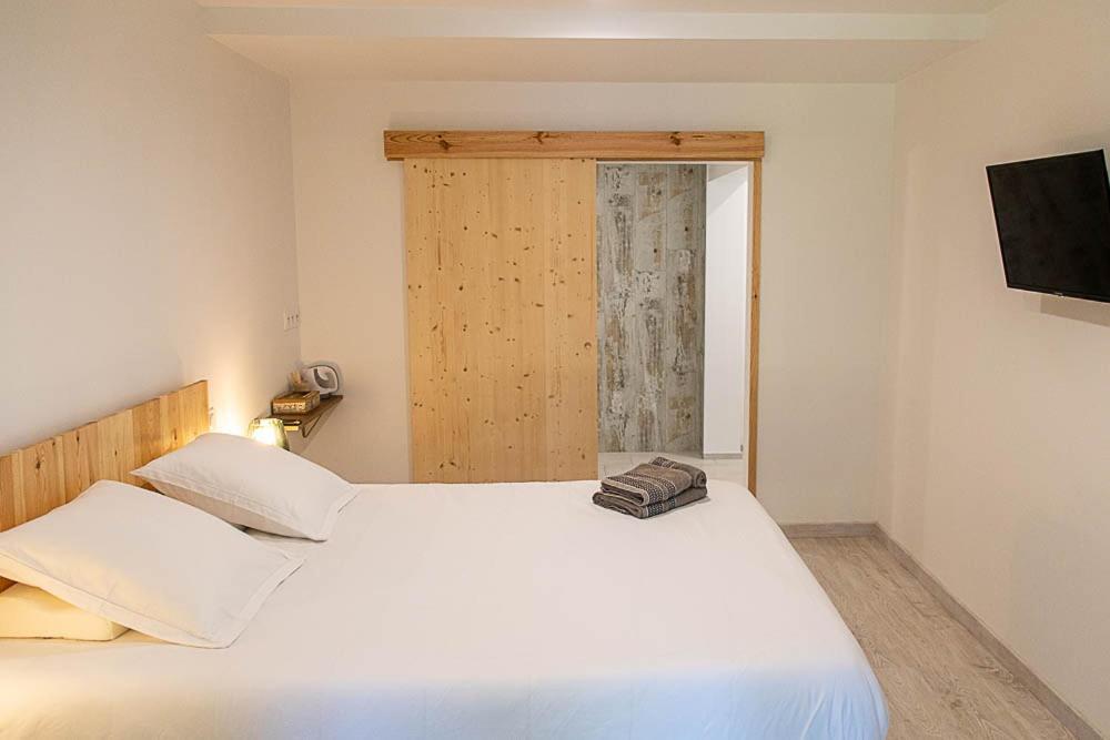Au Detour Des Vignes Bed & Breakfast Ordonnac Exterior photo