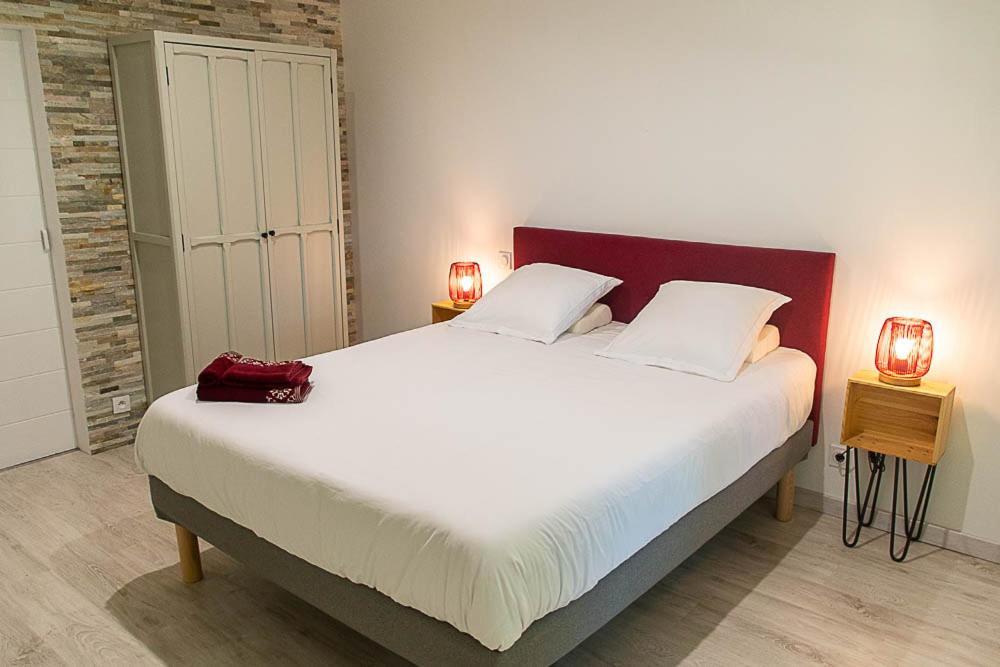 Au Detour Des Vignes Bed & Breakfast Ordonnac Exterior photo