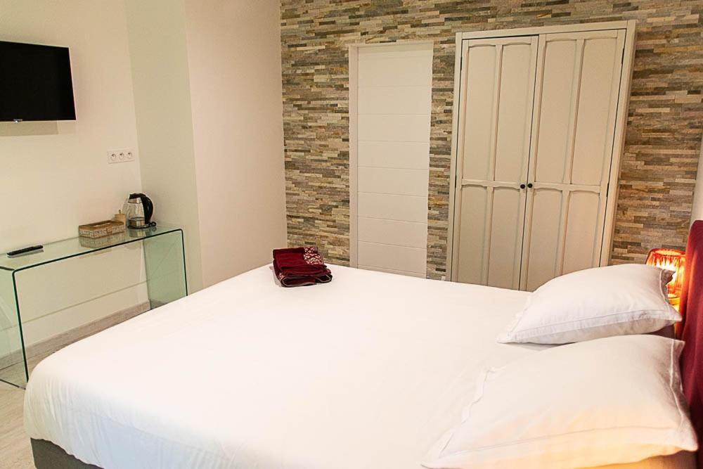Au Detour Des Vignes Bed & Breakfast Ordonnac Exterior photo